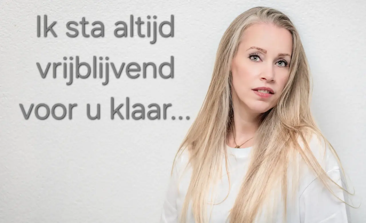 Eline white wall 002